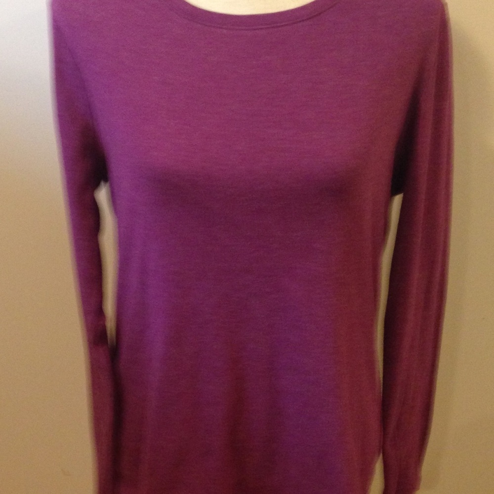 Women's Eddie Bauer crew neck sweater.
